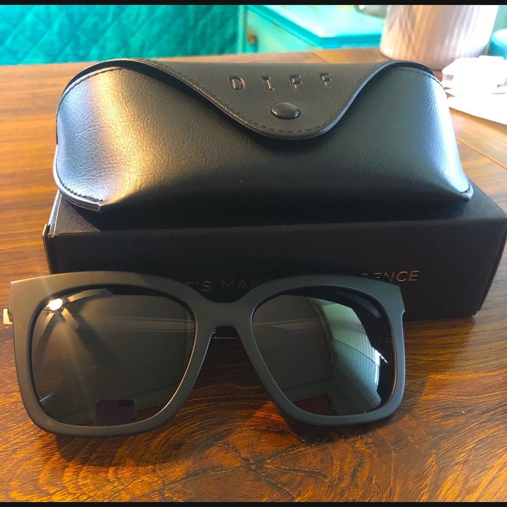 DIFF sunglasses Bella Matte black frame